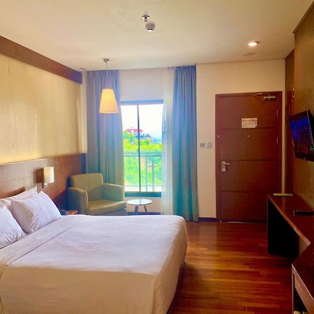 Oak Tree Emerald Hotel & Coventions Semarang Eksteriør billede