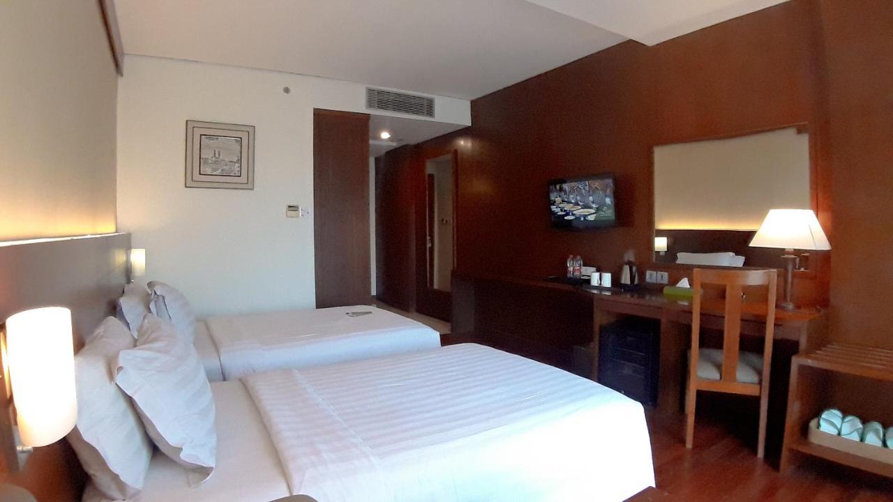 Oak Tree Emerald Hotel & Coventions Semarang Eksteriør billede