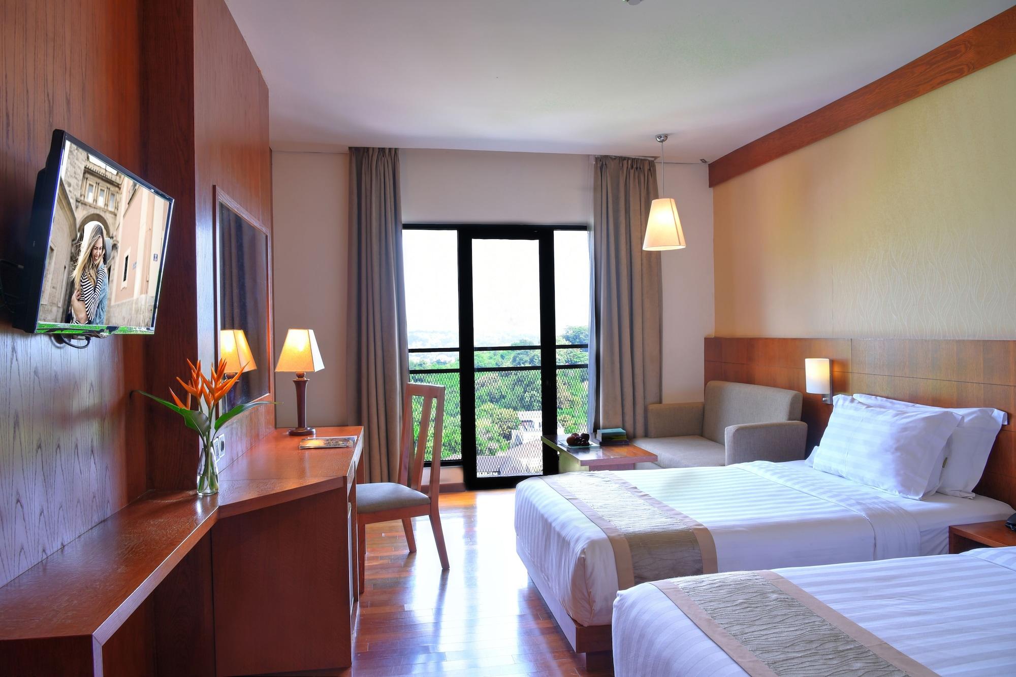 Oak Tree Emerald Hotel & Coventions Semarang Eksteriør billede