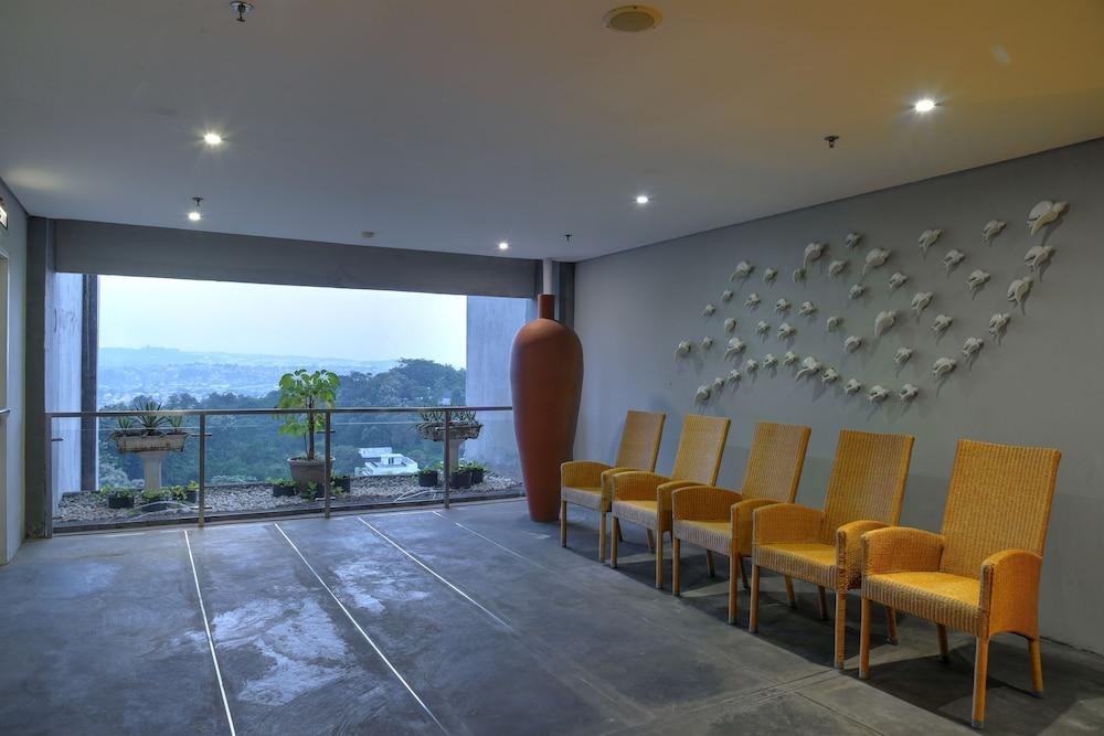 Oak Tree Emerald Hotel & Coventions Semarang Eksteriør billede