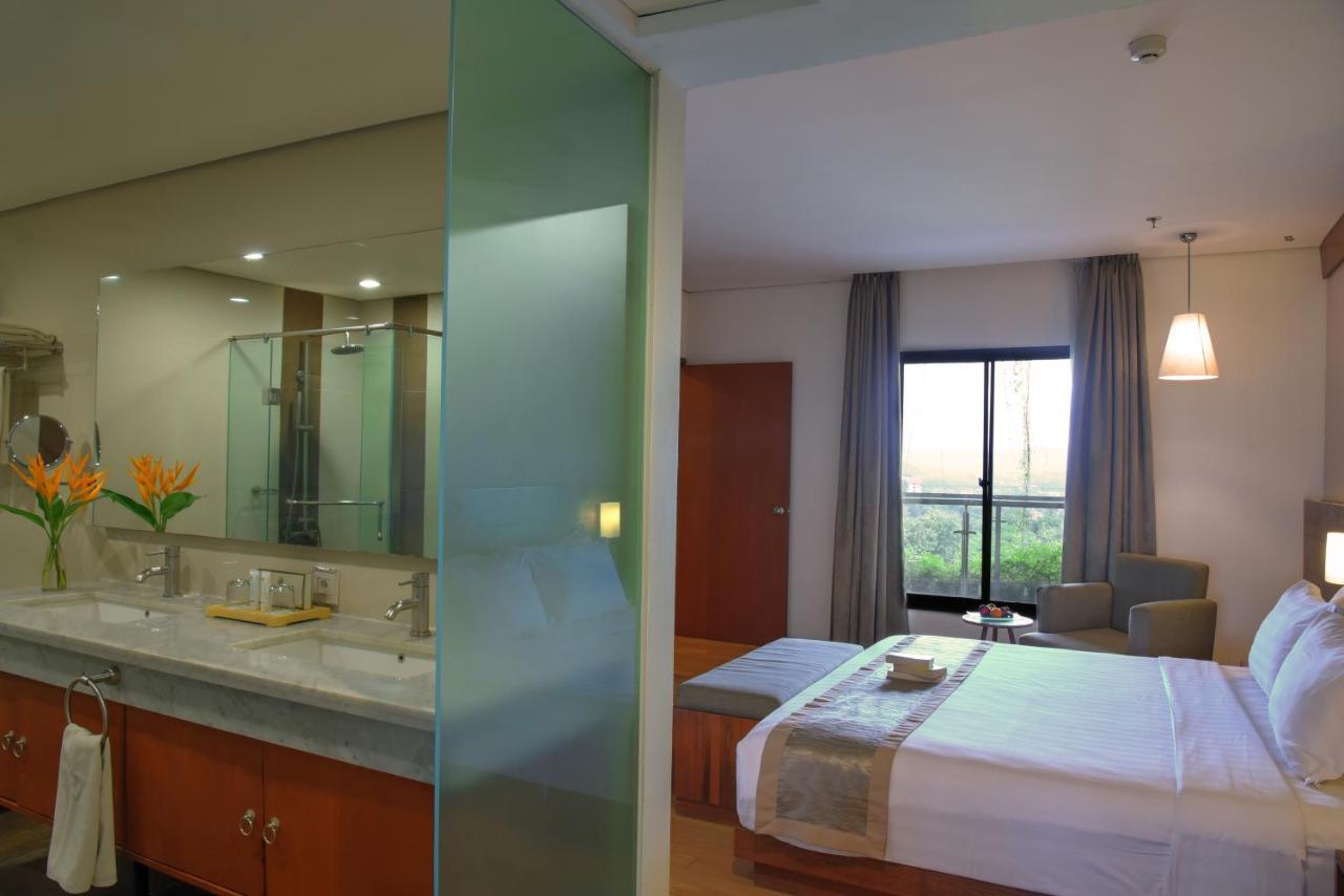Oak Tree Emerald Hotel & Coventions Semarang Eksteriør billede