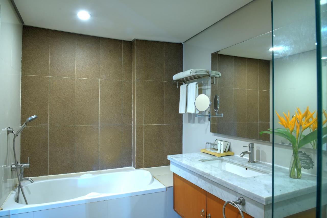 Oak Tree Emerald Hotel & Coventions Semarang Eksteriør billede