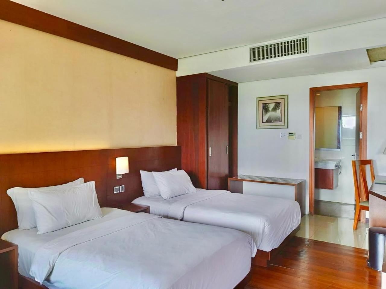Oak Tree Emerald Hotel & Coventions Semarang Eksteriør billede