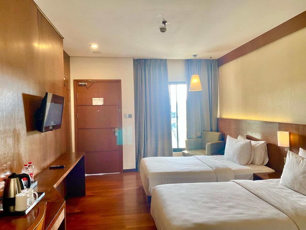 Oak Tree Emerald Hotel & Coventions Semarang Eksteriør billede