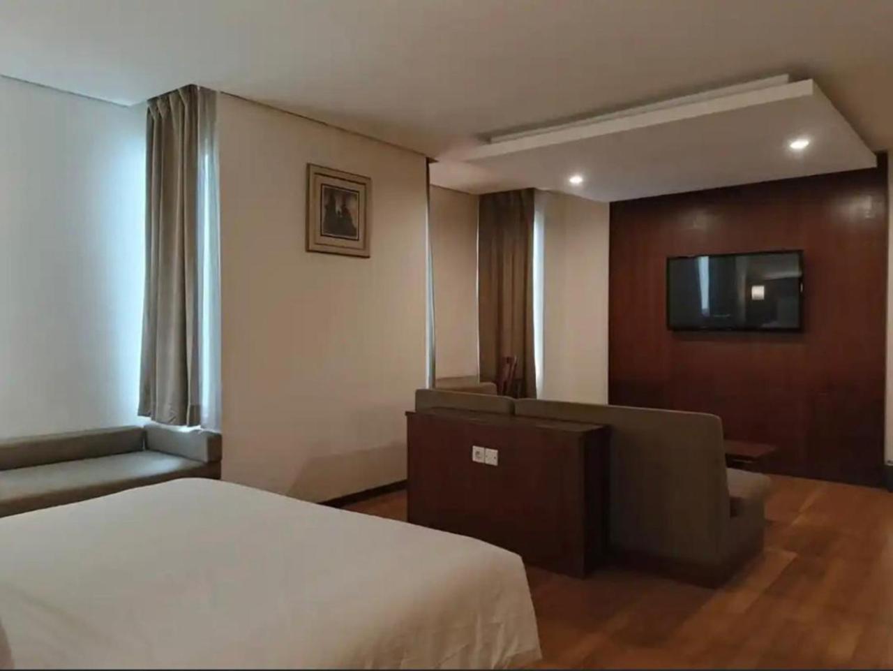Oak Tree Emerald Hotel & Coventions Semarang Eksteriør billede