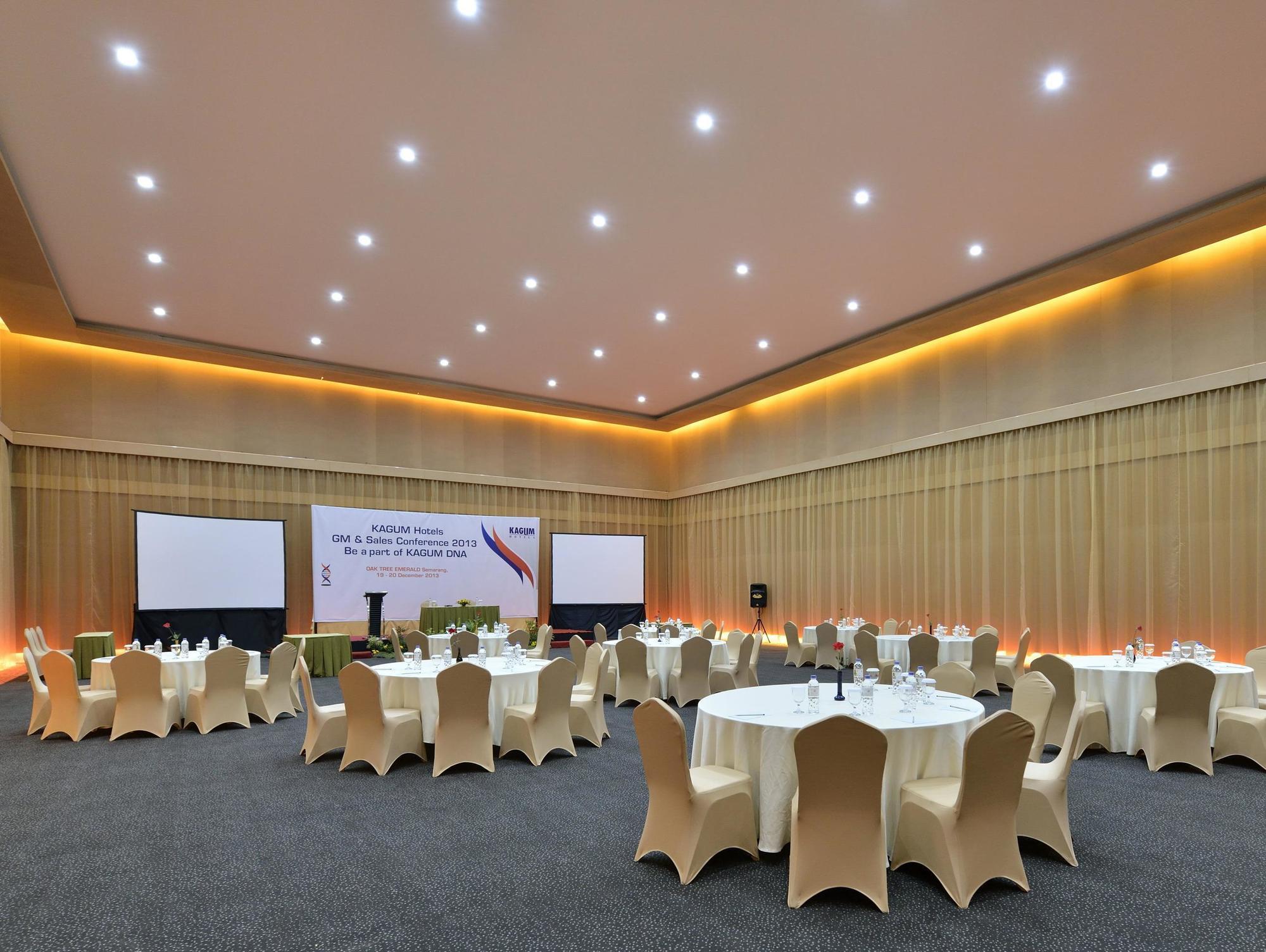 Oak Tree Emerald Hotel & Coventions Semarang Eksteriør billede