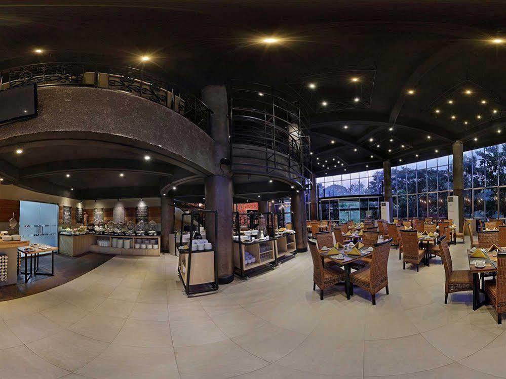Oak Tree Emerald Hotel & Coventions Semarang Eksteriør billede