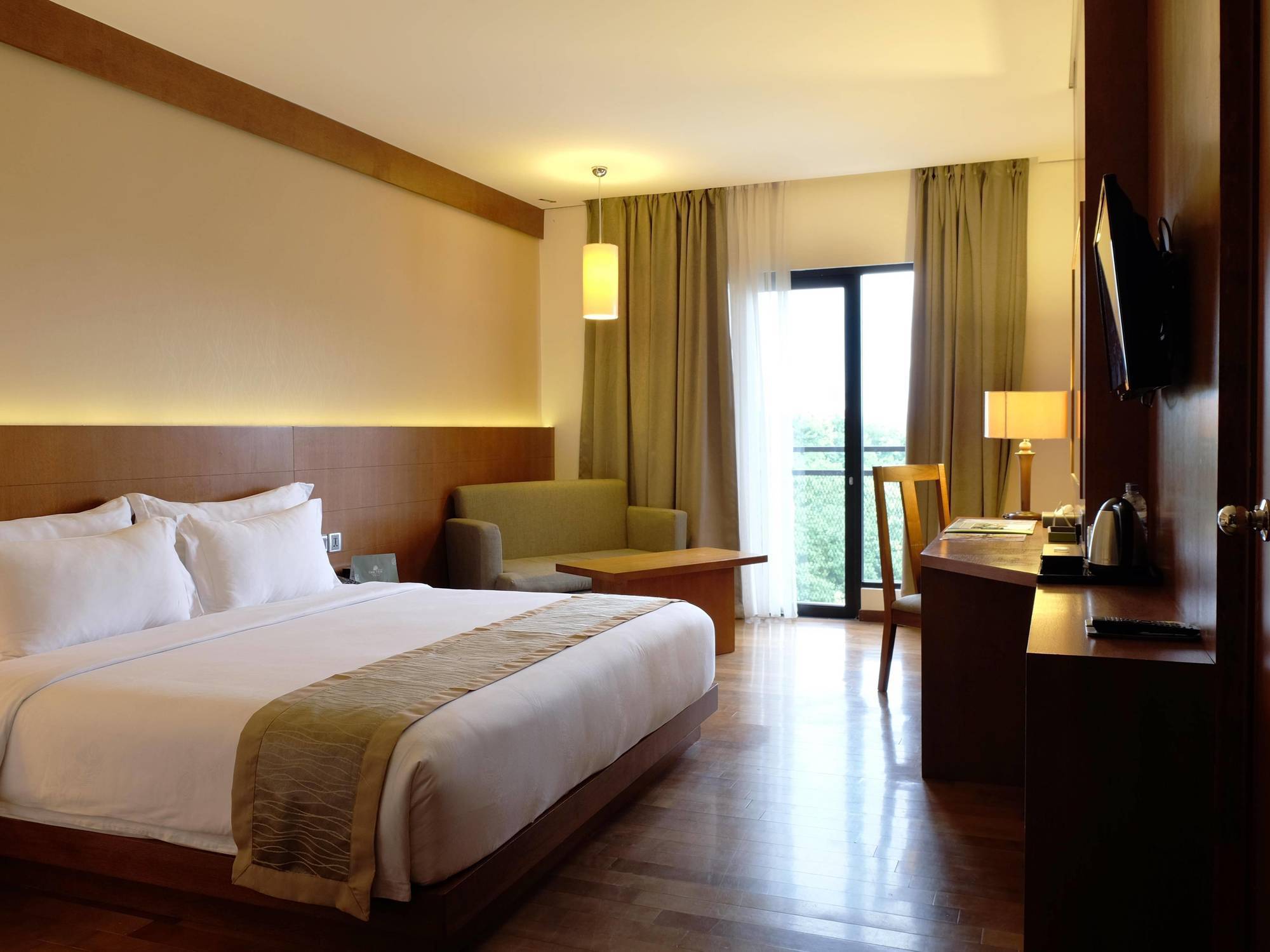 Oak Tree Emerald Hotel & Coventions Semarang Eksteriør billede