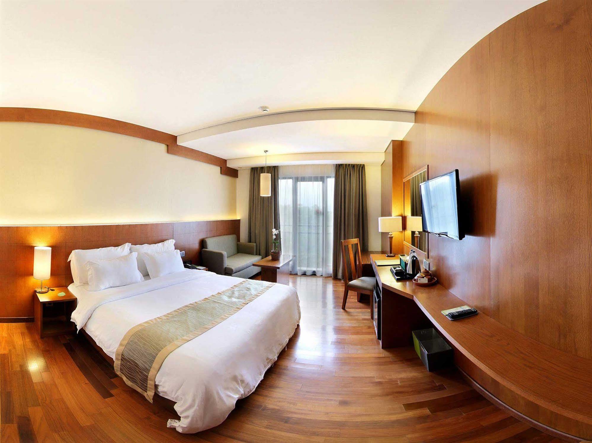 Oak Tree Emerald Hotel & Coventions Semarang Eksteriør billede