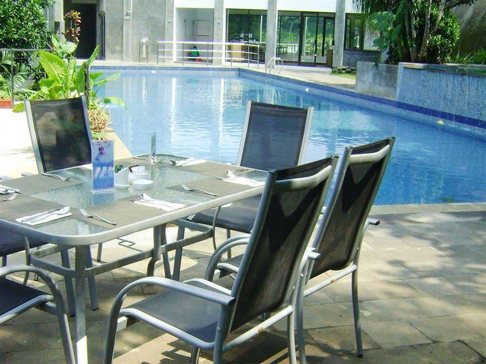 Oak Tree Emerald Hotel & Coventions Semarang Eksteriør billede