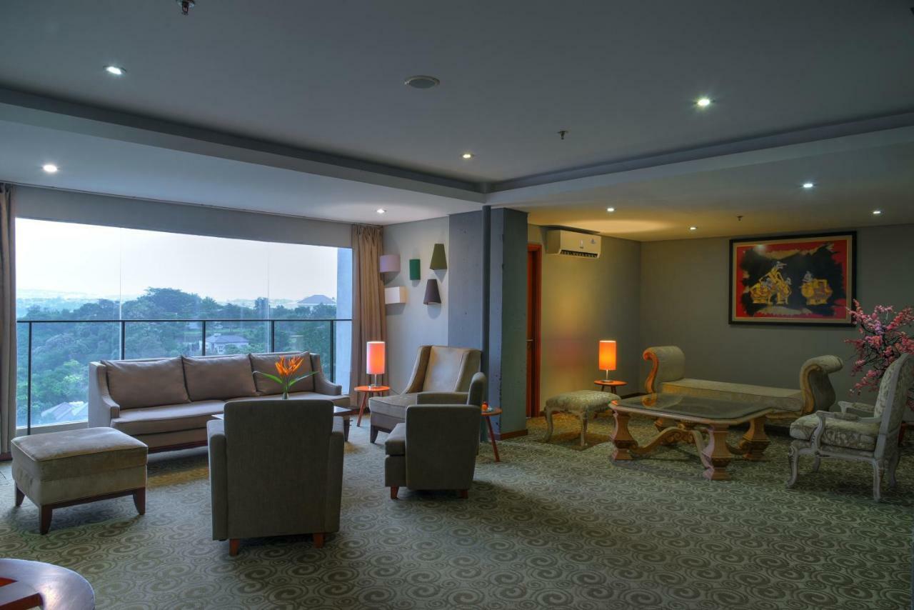 Oak Tree Emerald Hotel & Coventions Semarang Eksteriør billede
