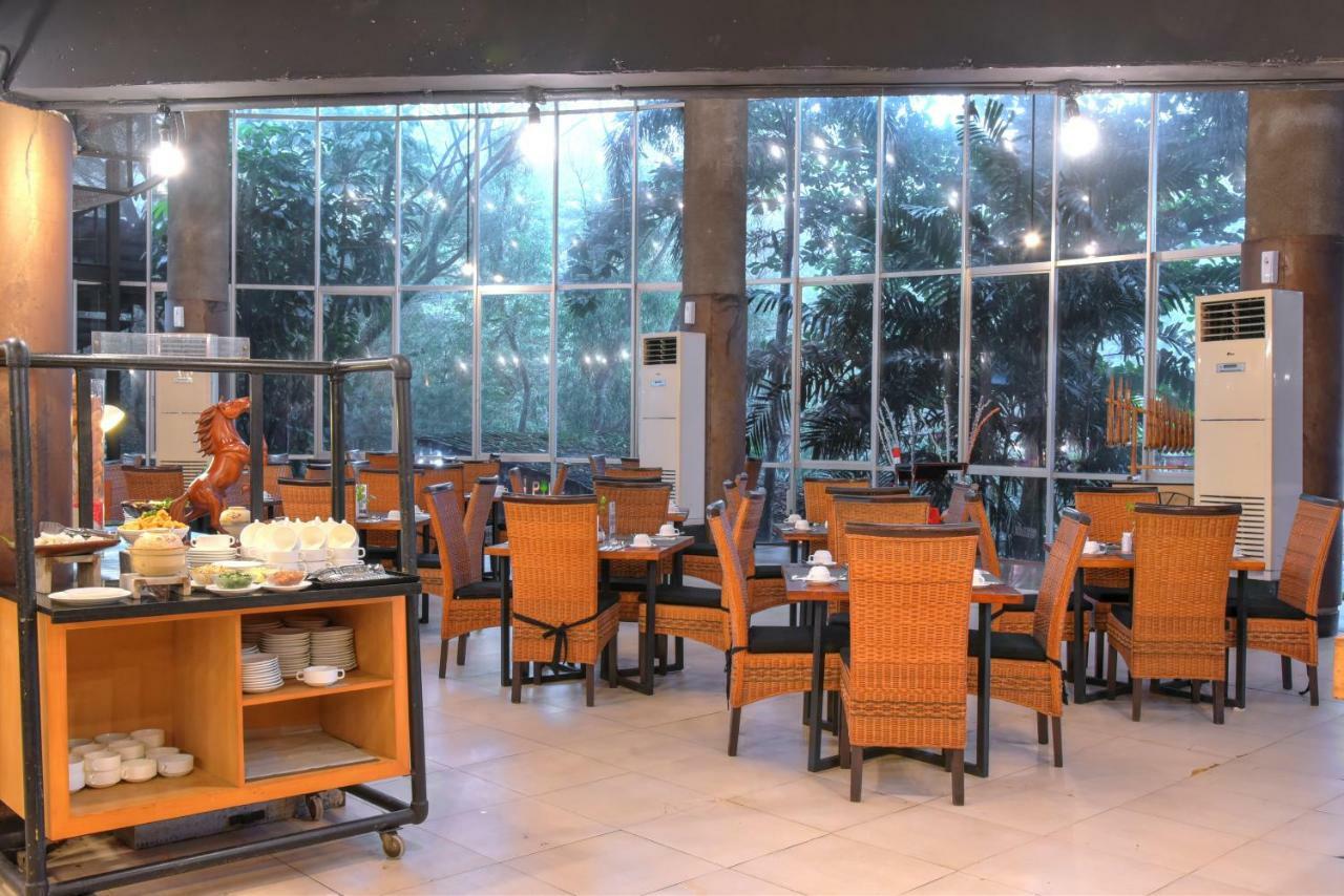 Oak Tree Emerald Hotel & Coventions Semarang Eksteriør billede
