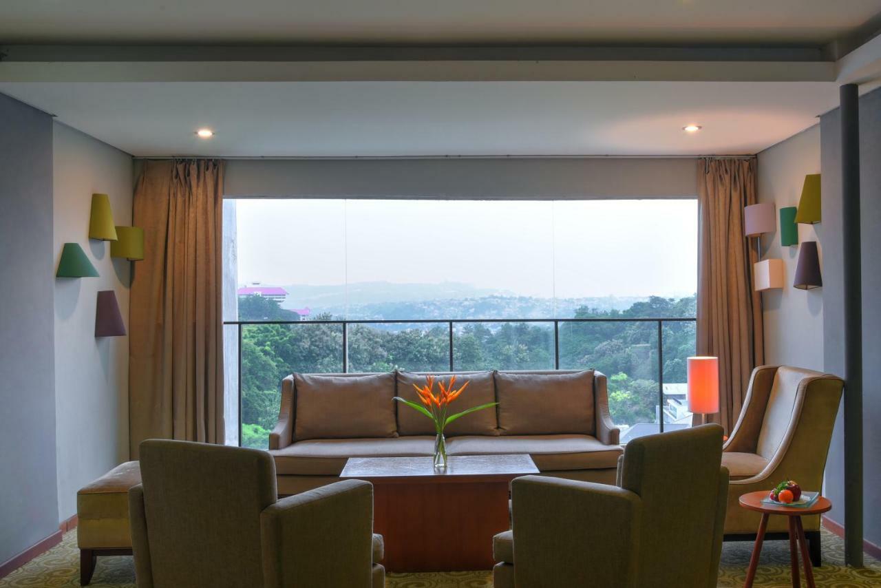 Oak Tree Emerald Hotel & Coventions Semarang Eksteriør billede